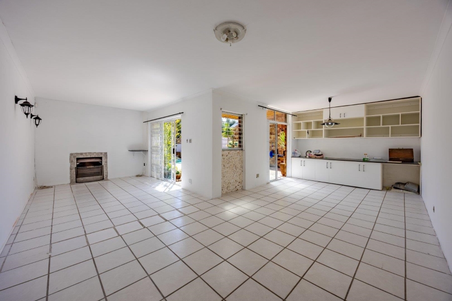 4 Bedroom Property for Sale in Kirstenhof Western Cape